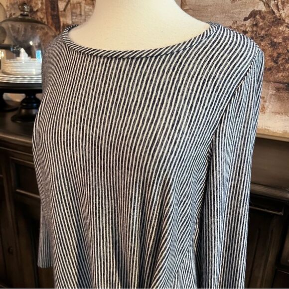 Westport Navy & White Stripe Top with Front Tied Knot size arge - Picture 2 of 7